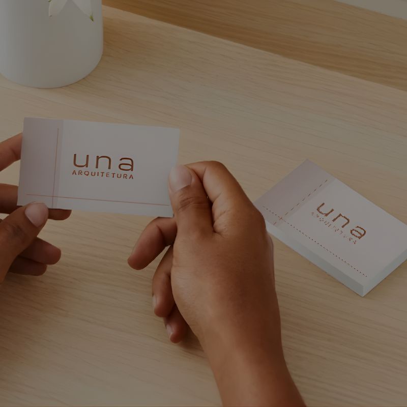 Arquiteta realizando vistoria técnica em imóvel - UNA Arquitetura